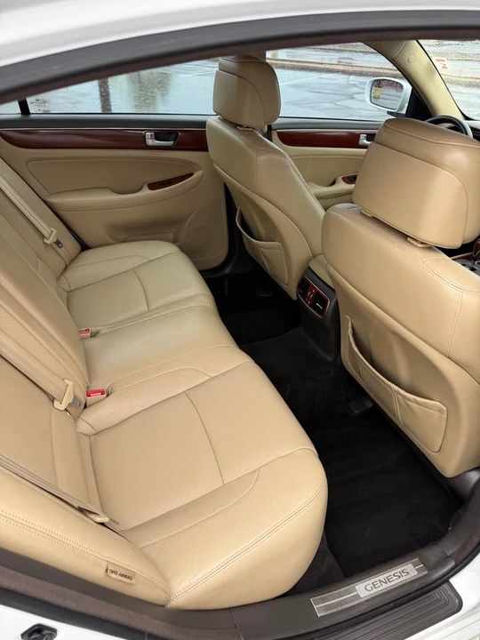 2013 Hyundai Genesis - Image 12 of 19