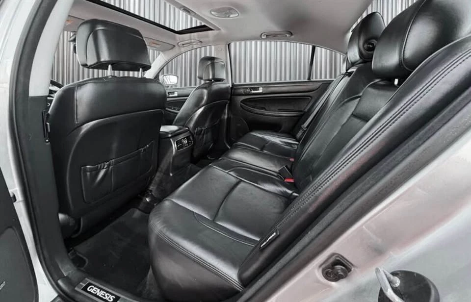 2013 Hyundai Genesis - Image 12 of 16