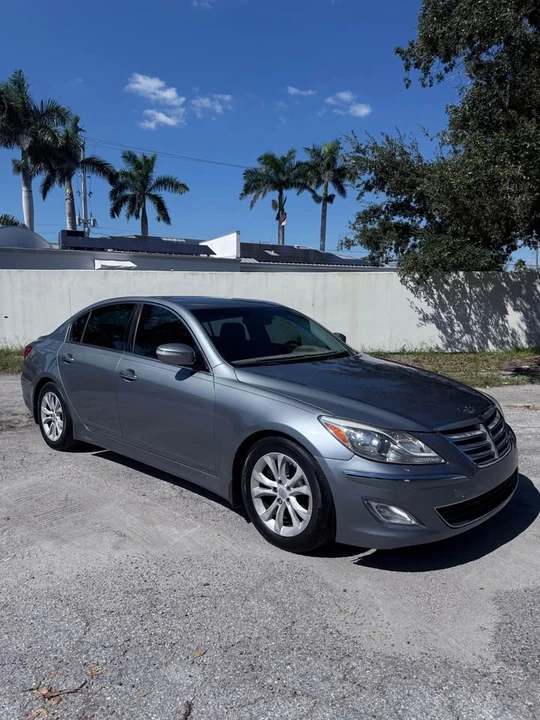 2013 Hyundai Genesis - Image 2 of 17