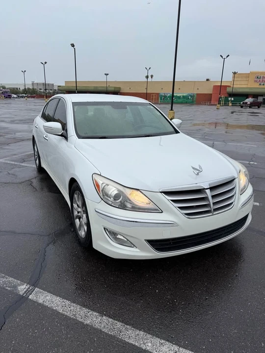 2013 Hyundai Genesis - Image 2 of 19