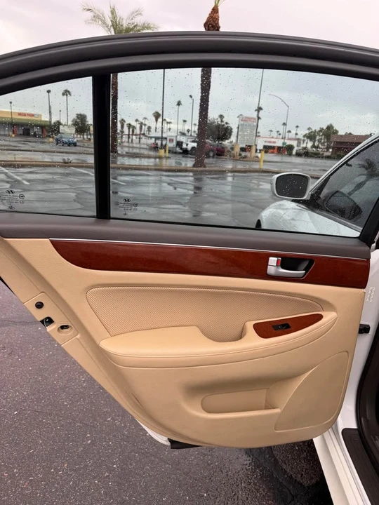 2013 Hyundai Genesis - Image 11 of 19