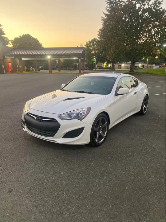 2013 Hyundai Genesis - Image 5 of 11