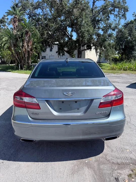 2013 Hyundai Genesis - Image 5 of 17