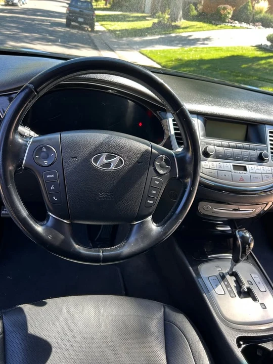 2013 Hyundai Genesis - Image 5 of 15