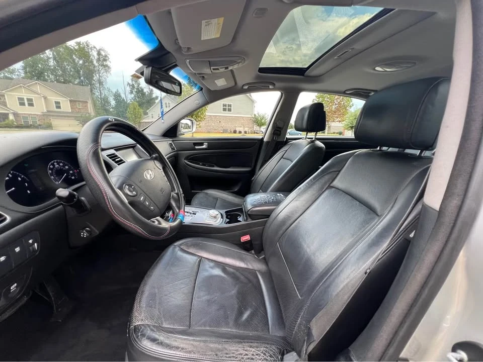 2013 Hyundai Genesis - Image 18 of 20