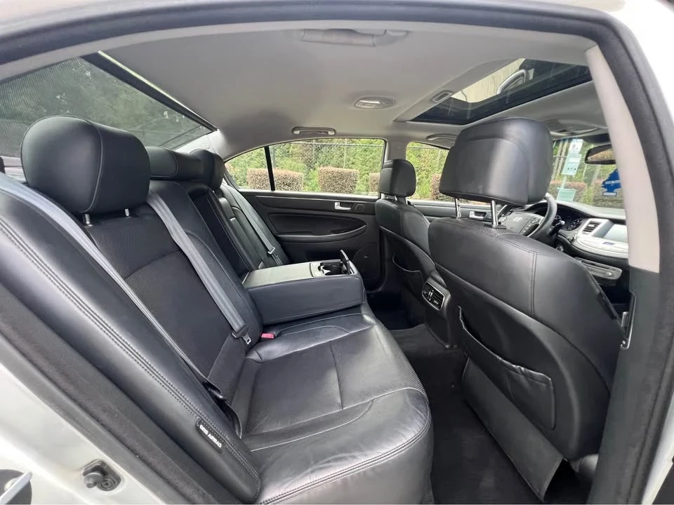 2013 Hyundai Genesis - Image 11 of 20