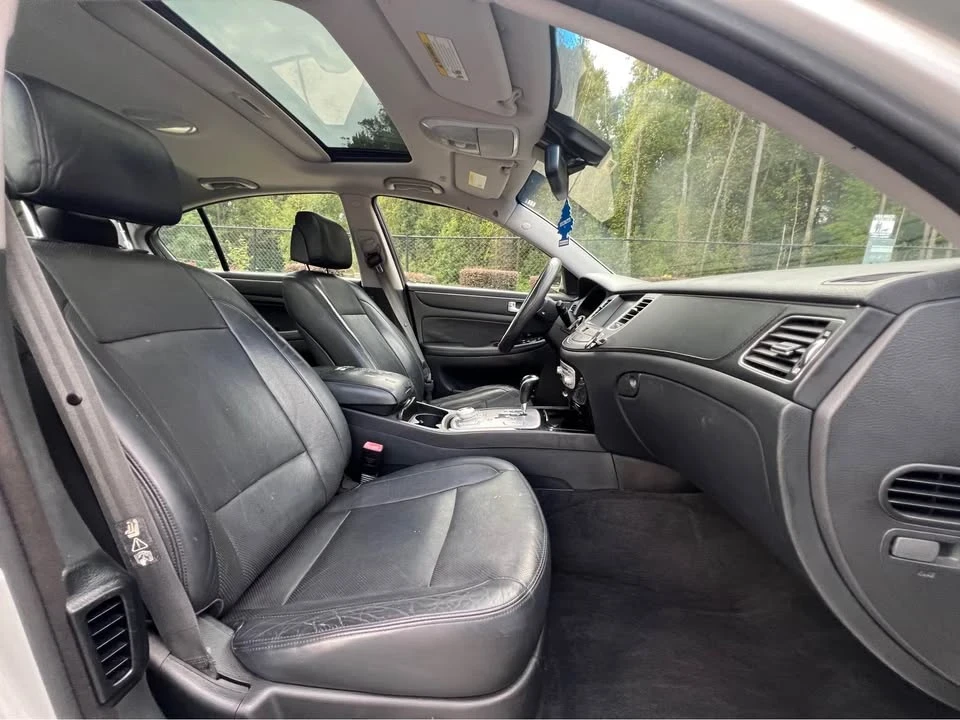 2013 Hyundai Genesis - Image 12 of 20