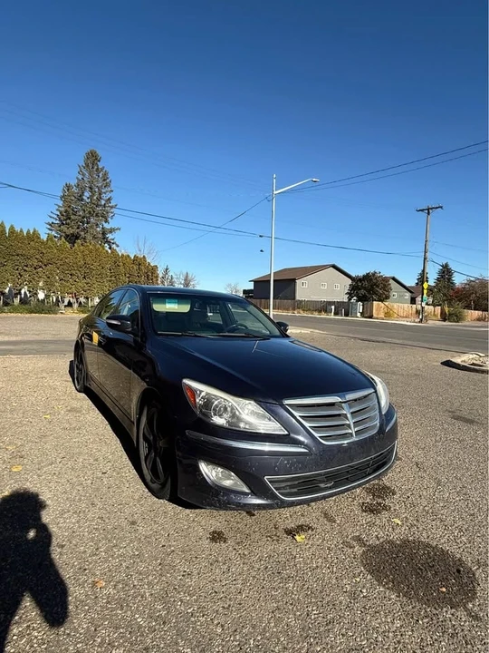 2013 Hyundai Genesis - Image 3 of 9