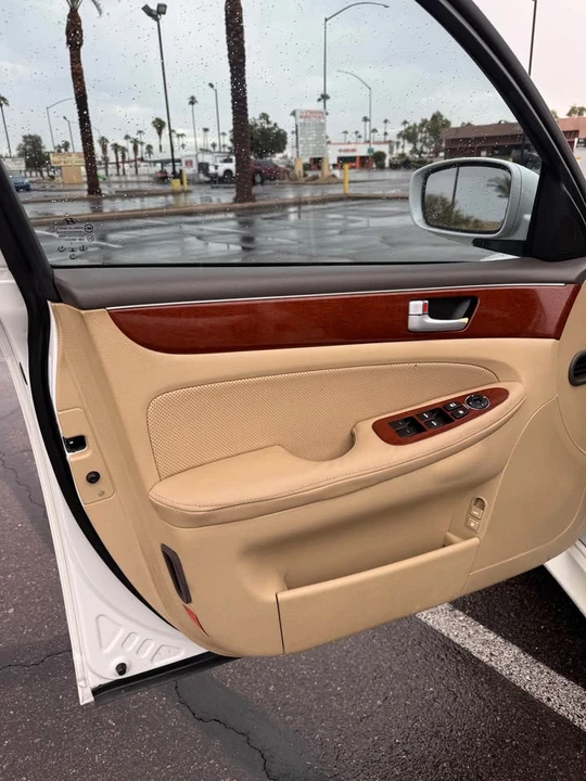 2013 Hyundai Genesis - Image 8 of 19