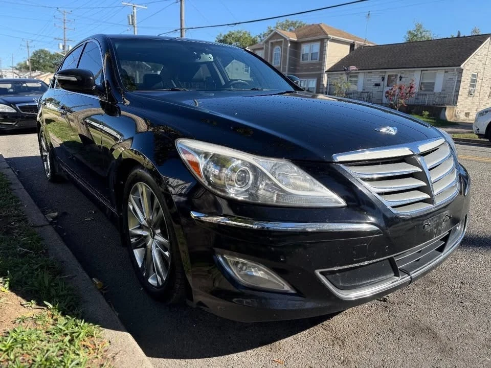 2013 Hyundai Genesis - Image 2 of 3