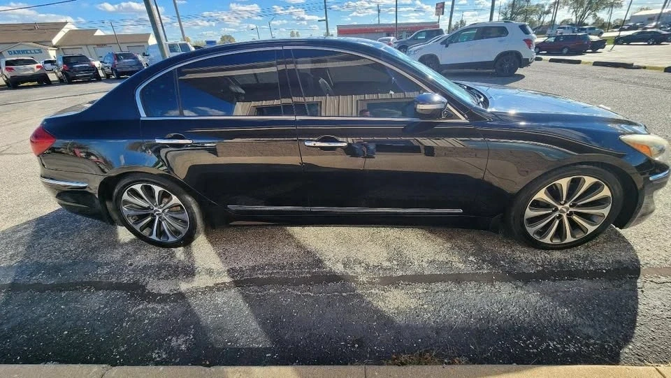 2013 Hyundai Genesis - Image 4 of 18