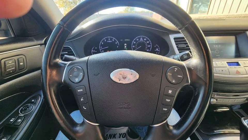 2013 Hyundai Genesis - Image 13 of 18