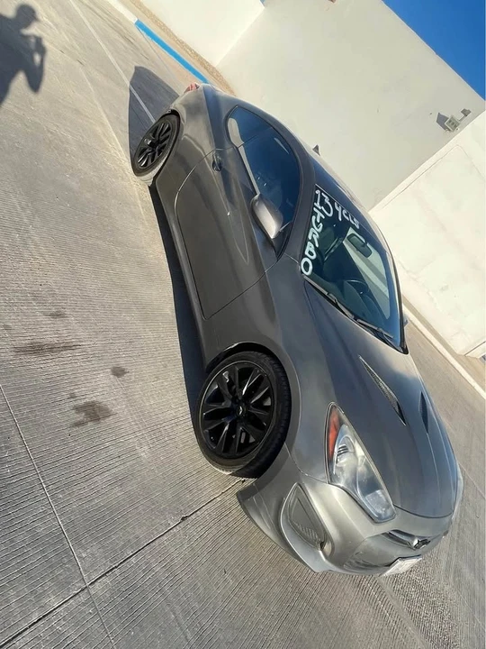 2013 Hyundai Genesis - Image 2 of 8
