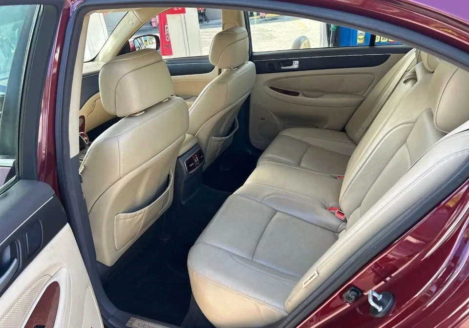 2013 Hyundai Genesis - Image 7 of 8