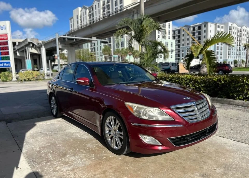 2013 Hyundai Genesis - Image 3 of 8