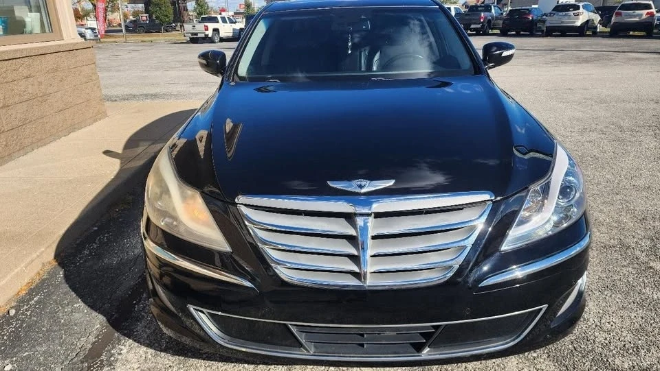 2013 Hyundai Genesis - Image 2 of 18