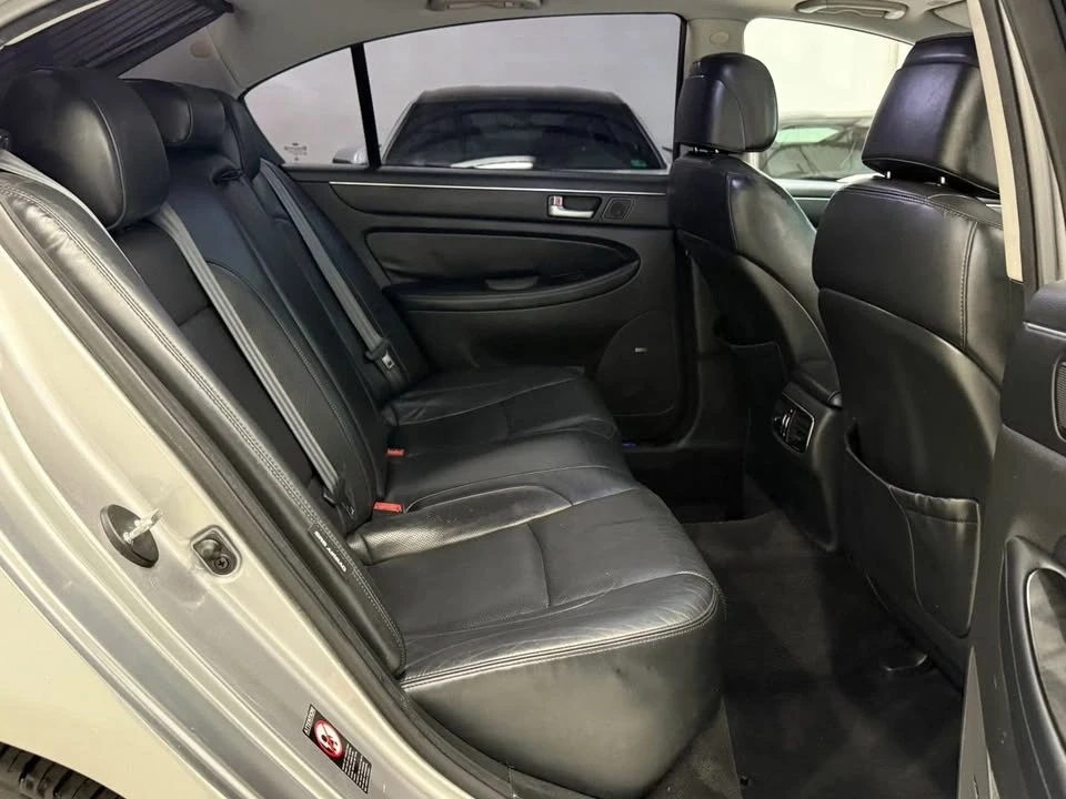 2013 Hyundai Genesis - Image 12 of 20