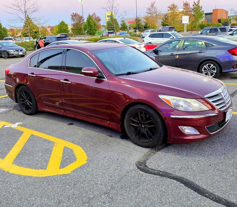 2013 Hyundai Genesis - Image 4 of 8