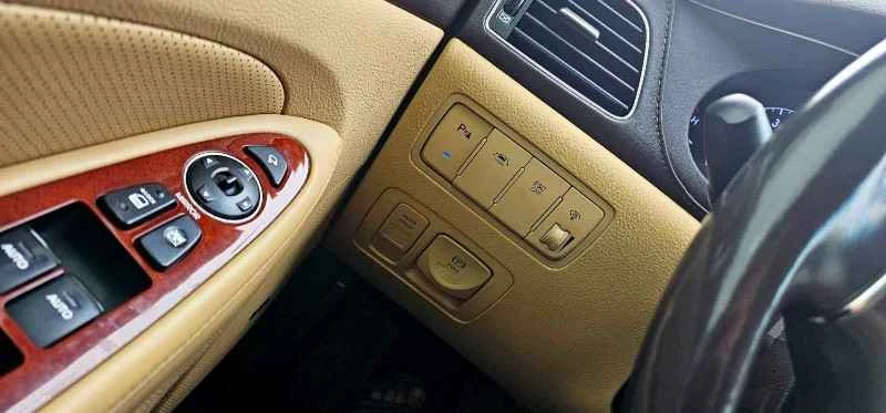 2013 Hyundai Genesis - Image 5 of 8
