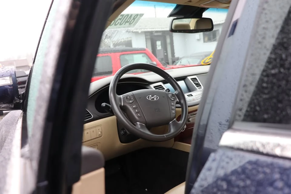 2013 Hyundai Genesis - Image 6 of 7