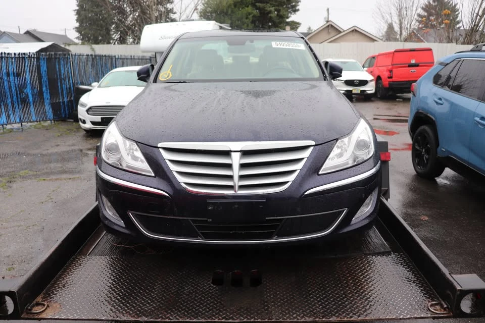 2013 Hyundai Genesis - Image 2 of 7