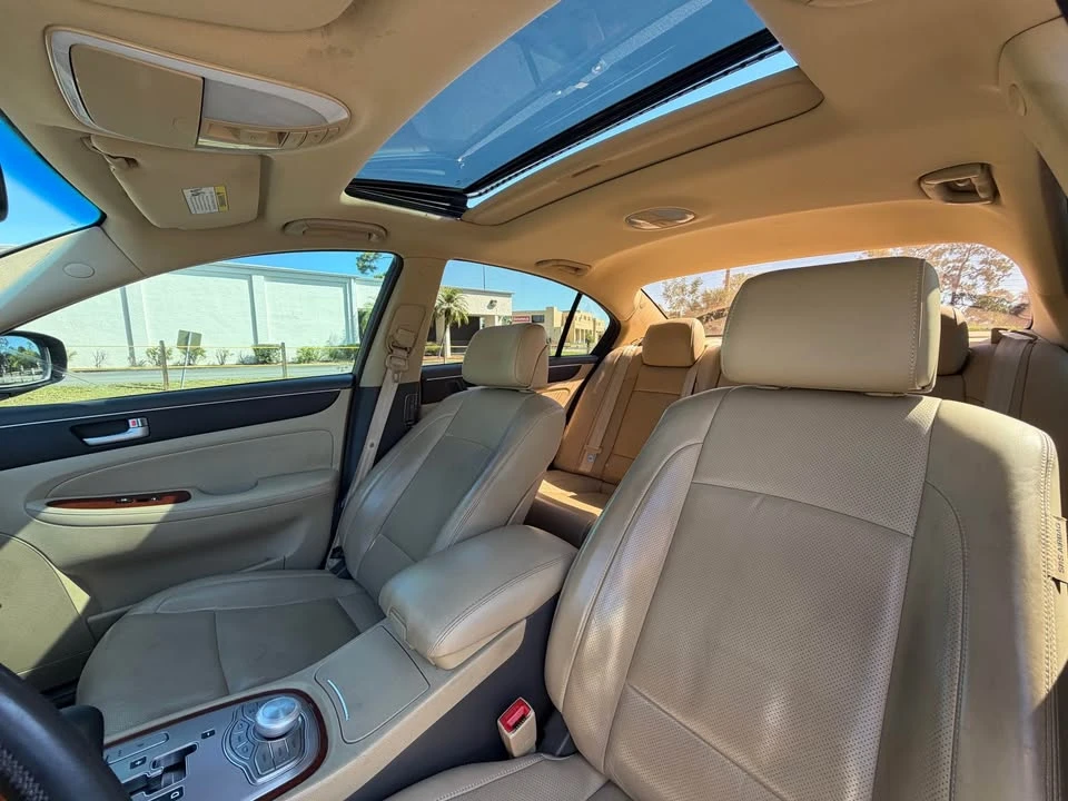 2013 Hyundai Genesis - Image 10 of 12