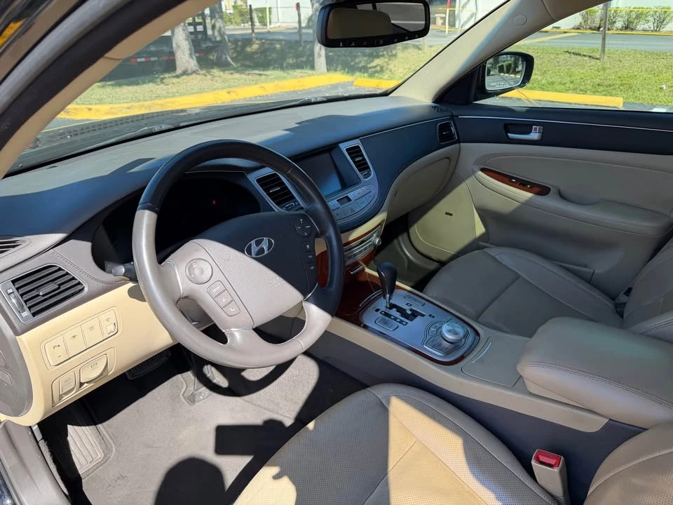 2013 Hyundai Genesis - Image 9 of 12
