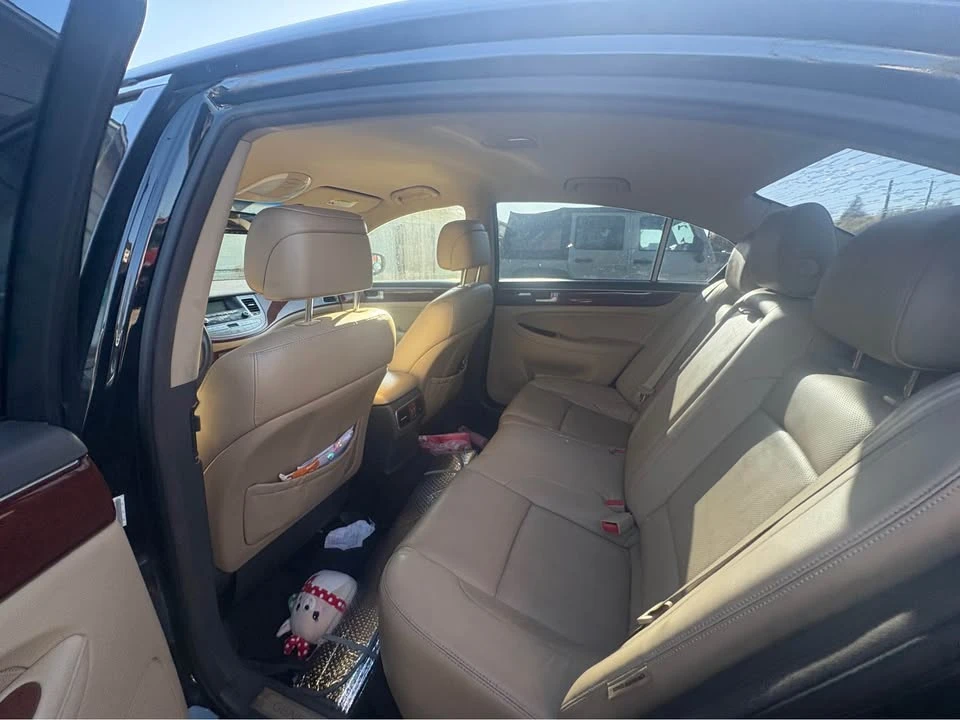 2013 Hyundai Genesis - Image 8 of 8