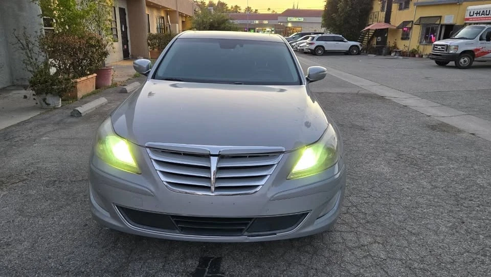 2013 Hyundai Genesis - Image 2 of 20