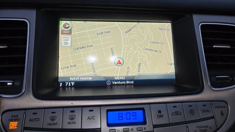 2013 Hyundai Genesis - Image 17 of 20