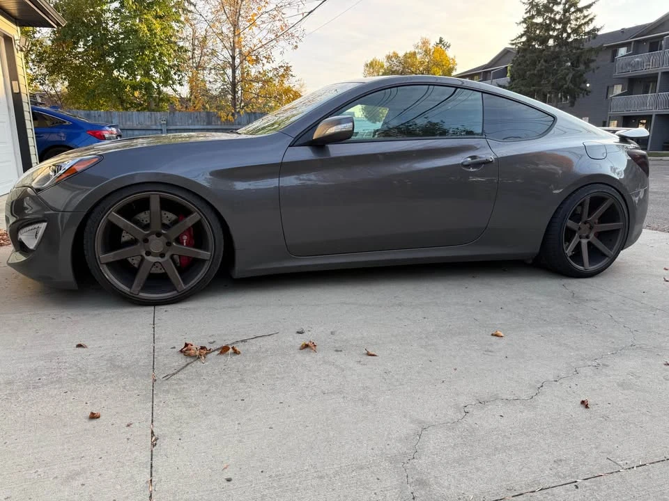 2013 Hyundai Genesis - Image 2 of 5