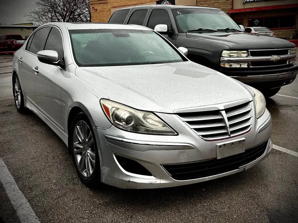 2013 Hyundai Genesis - Image 2 of 6