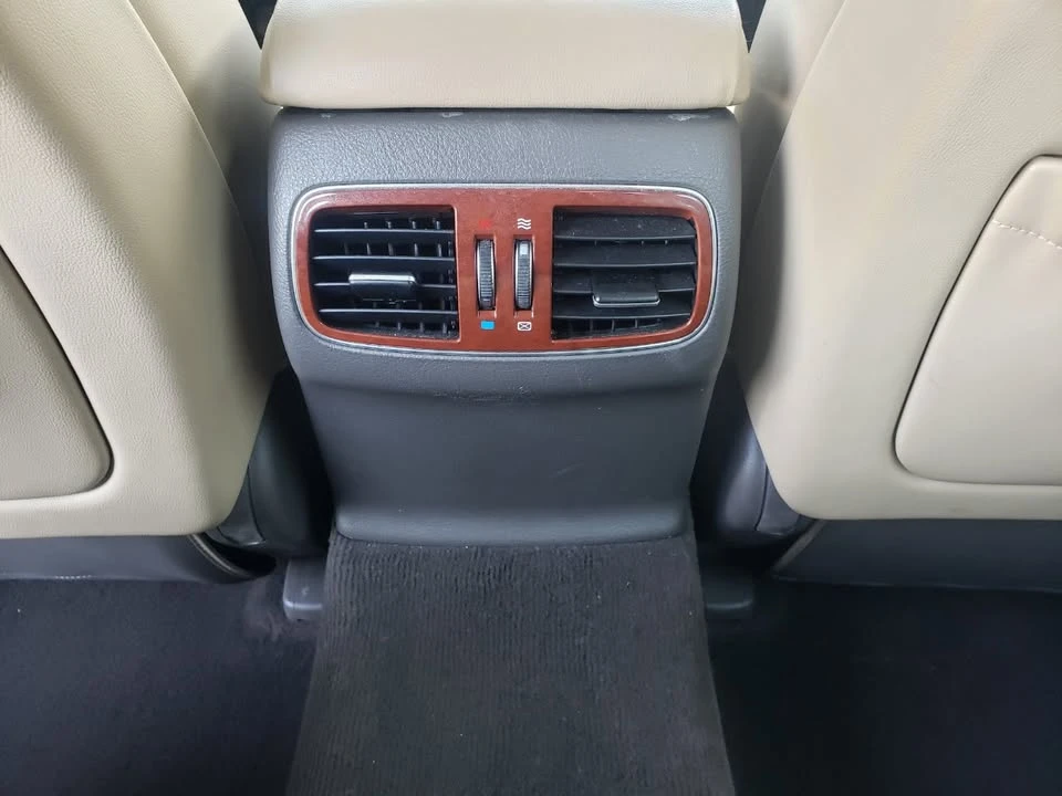 2013 Hyundai Genesis - Image 18 of 20