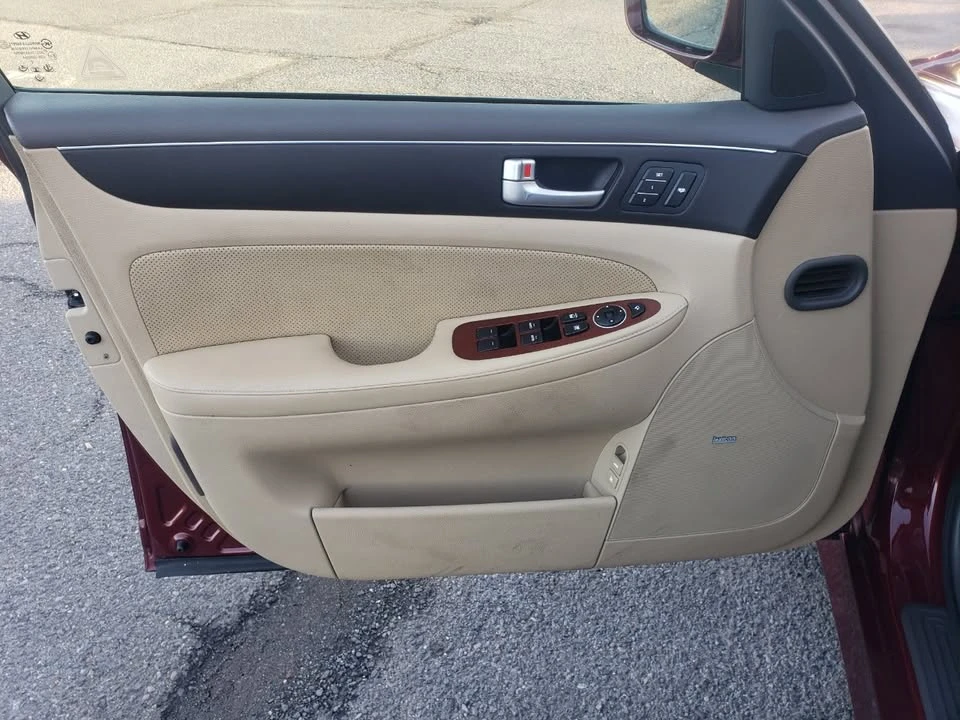 2013 Hyundai Genesis - Image 10 of 20