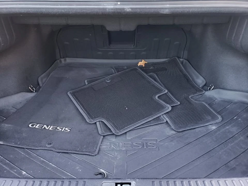 2013 Hyundai Genesis - Image 9 of 20