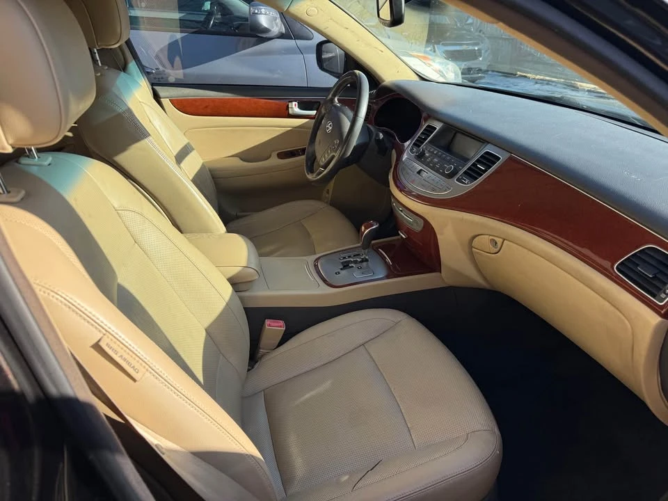 2013 Hyundai Genesis - Image 12 of 15