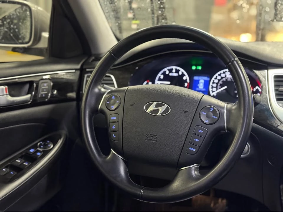 2013 Hyundai Genesis - Image 15 of 19