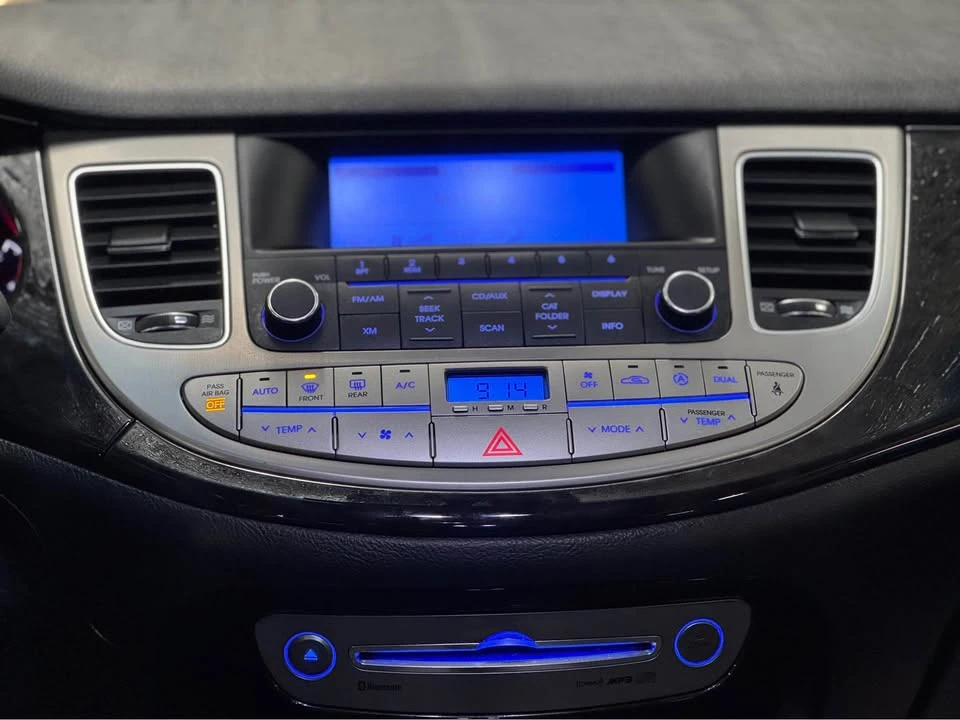 2013 Hyundai Genesis - Image 13 of 19