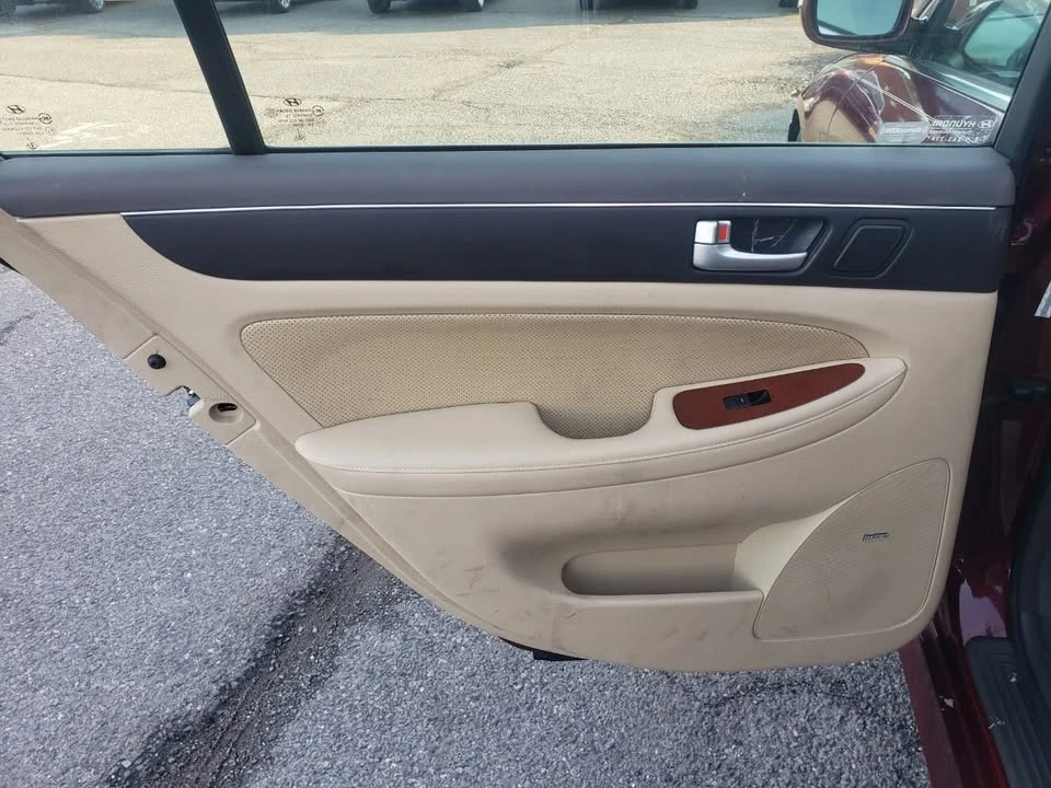 2013 Hyundai Genesis - Image 14 of 20