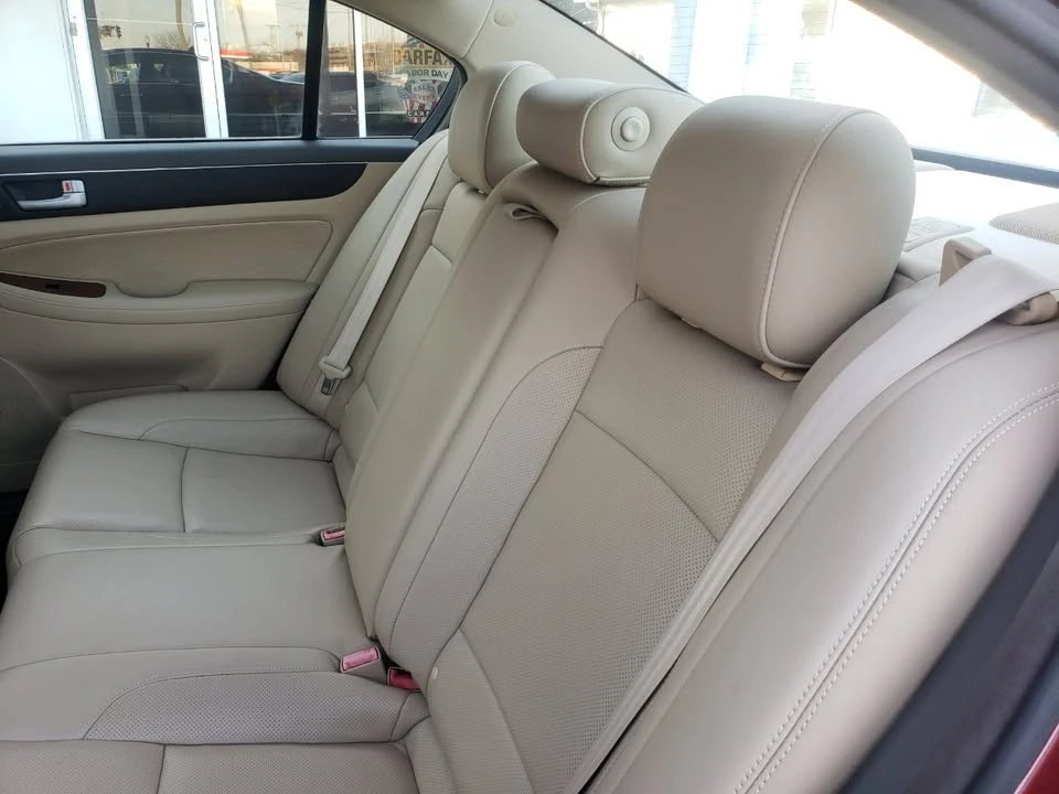 2013 Hyundai Genesis - Image 16 of 20