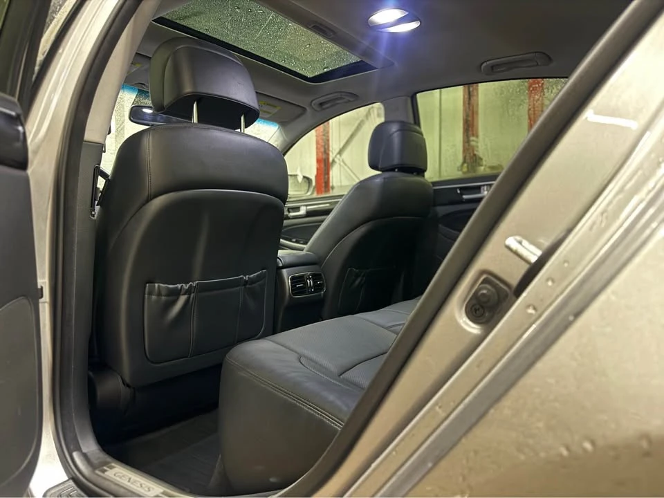 2013 Hyundai Genesis - Image 10 of 19