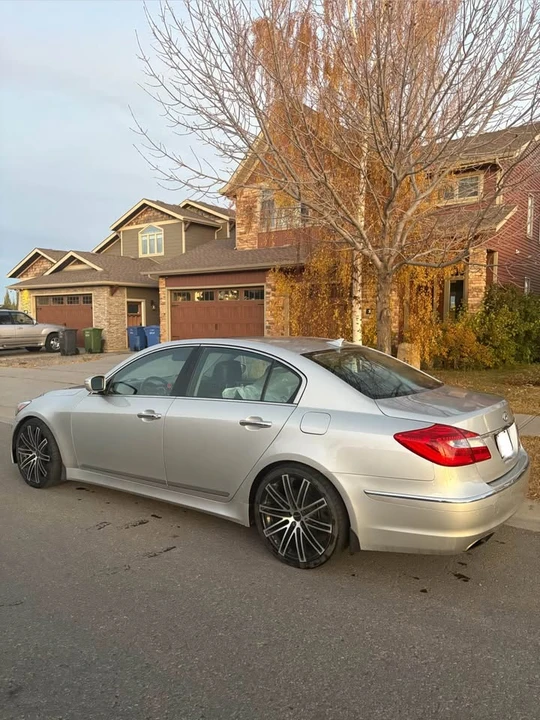 2013 Hyundai Genesis - Image 5 of 9