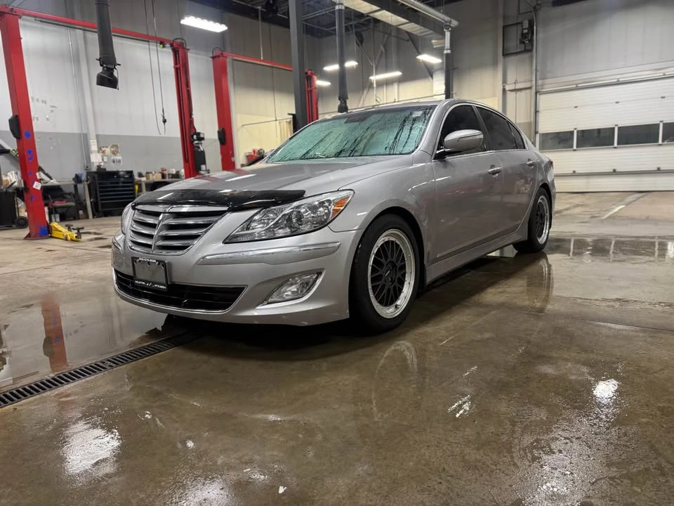 2013 Hyundai Genesis - Image 2 of 19