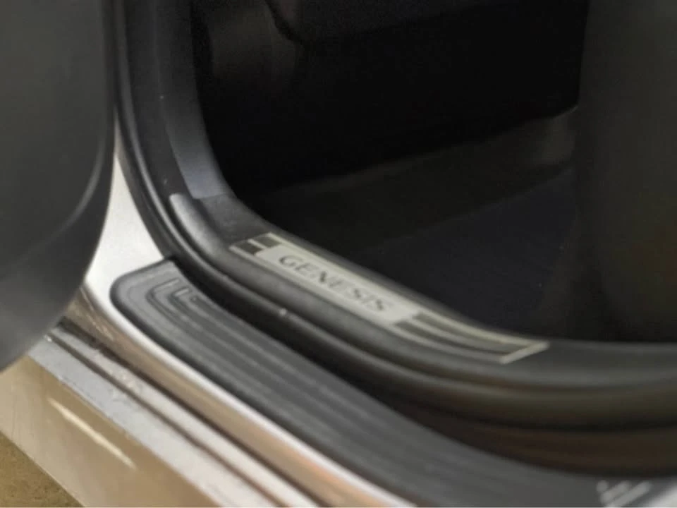 2013 Hyundai Genesis - Image 11 of 19