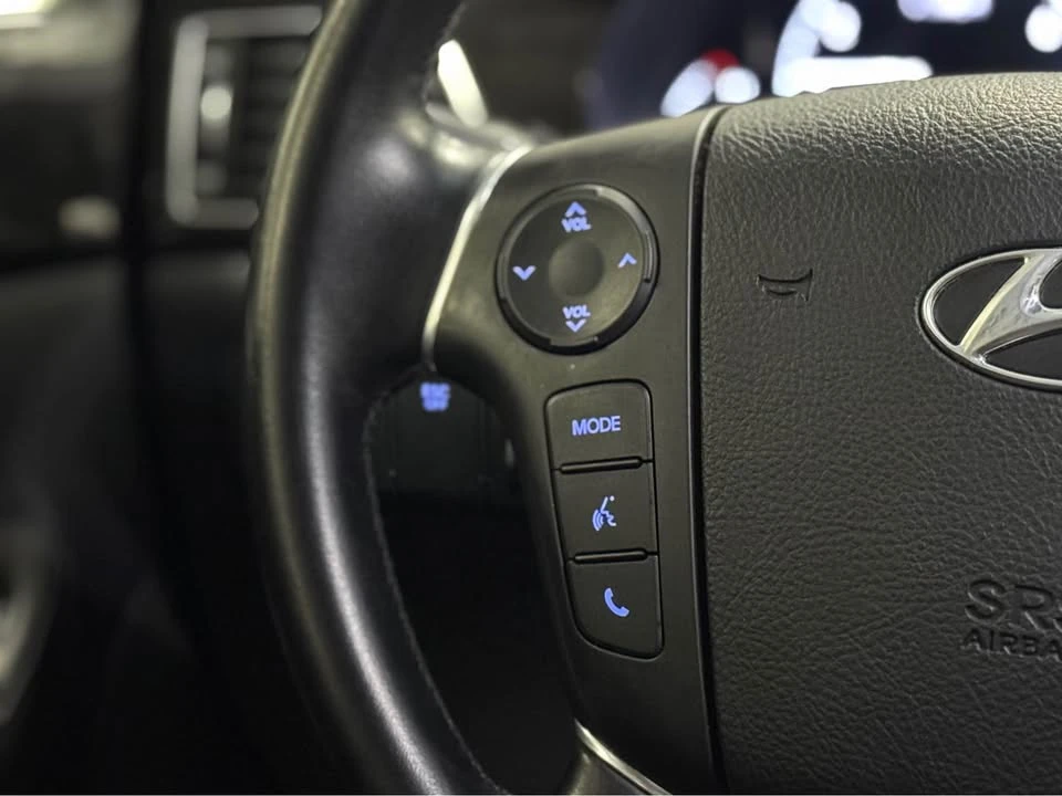 2013 Hyundai Genesis - Image 16 of 19