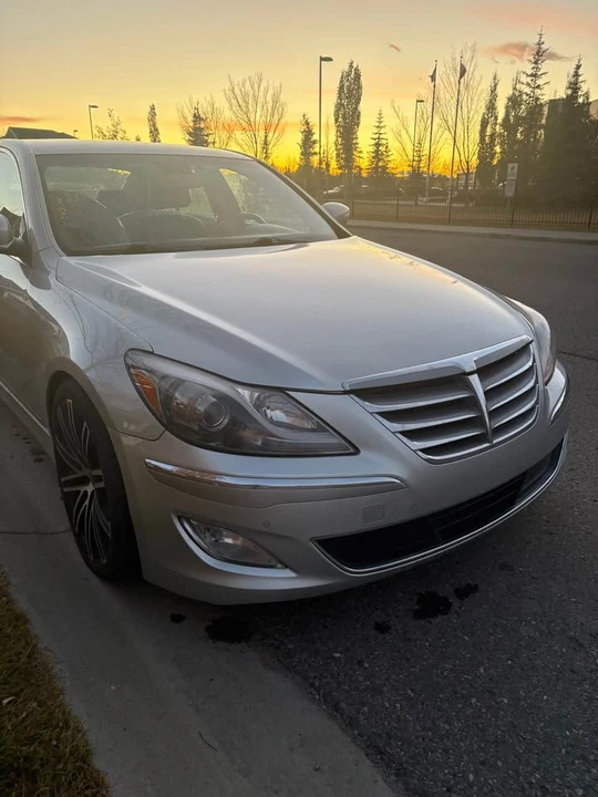 2013 Hyundai Genesis - Image 4 of 9