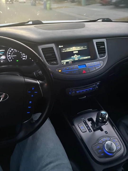 2013 Hyundai Genesis - Image 8 of 9