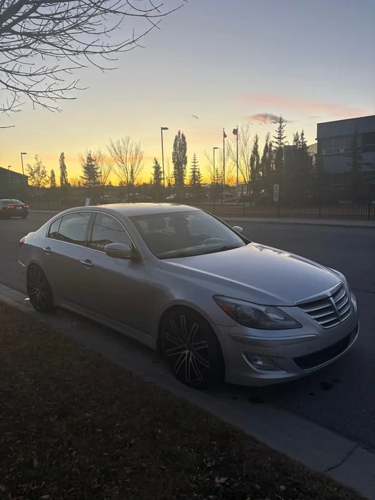 2013 Hyundai Genesis - Image 2 of 9