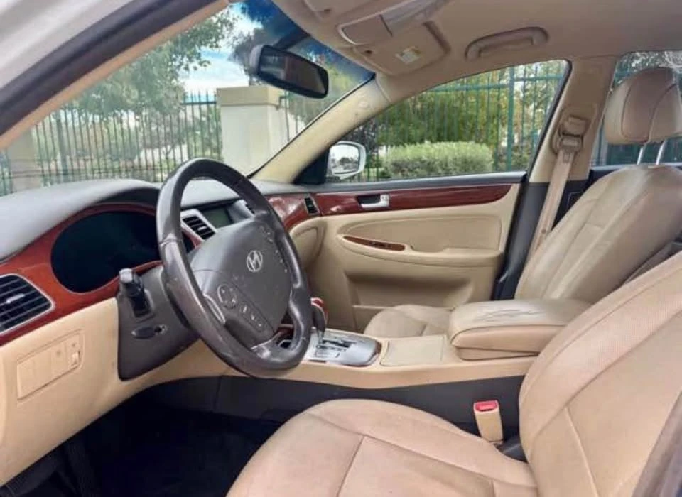 2013 Hyundai Genesis - Image 4 of 5