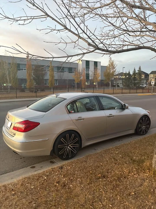2013 Hyundai Genesis - Image 3 of 9